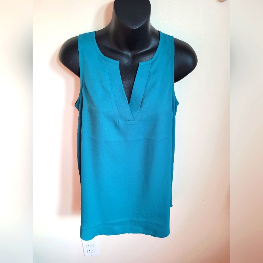 💚 NWT Ricki's Sleeveless V-Neck Jade Green Top Size XS